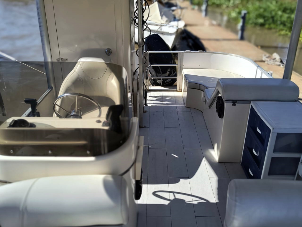 lanchas - PONTON CON TECHO RIGIDO - PONTOON 240