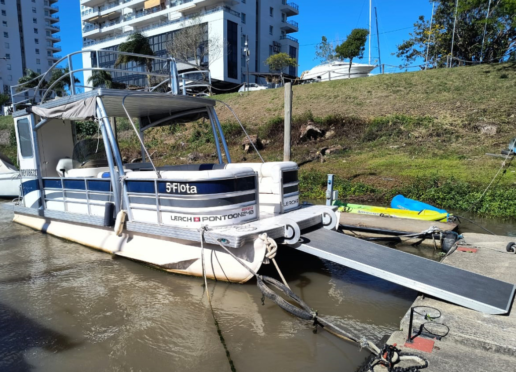 lanchas - PONTON CON TECHO RIGIDO - PONTOON 240