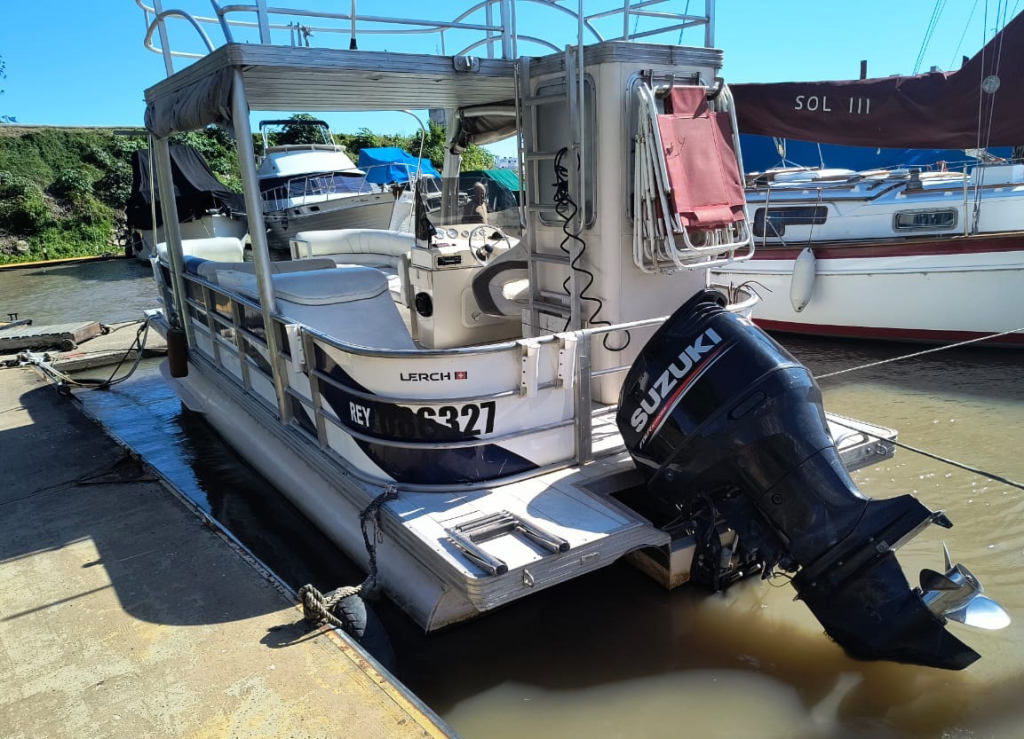 lanchas - PONTON CON TECHO RIGIDO - PONTOON 240