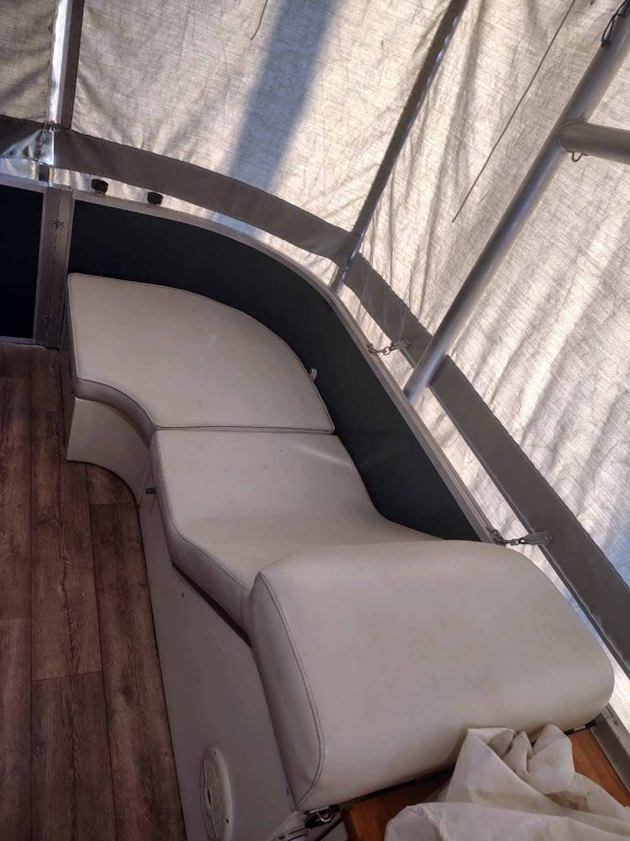 lanchas - PONTON CON TECHO RIGIDO - PONTOON 240 LERCH