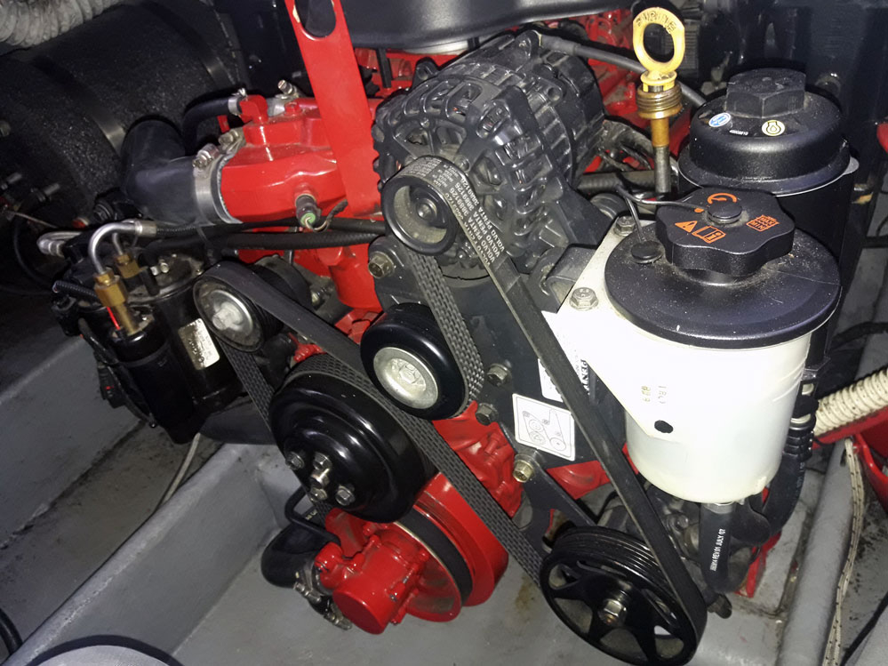 cruceros - YATE MOTOR  OPEN - TRENTO 285- OPORTUNIDAD